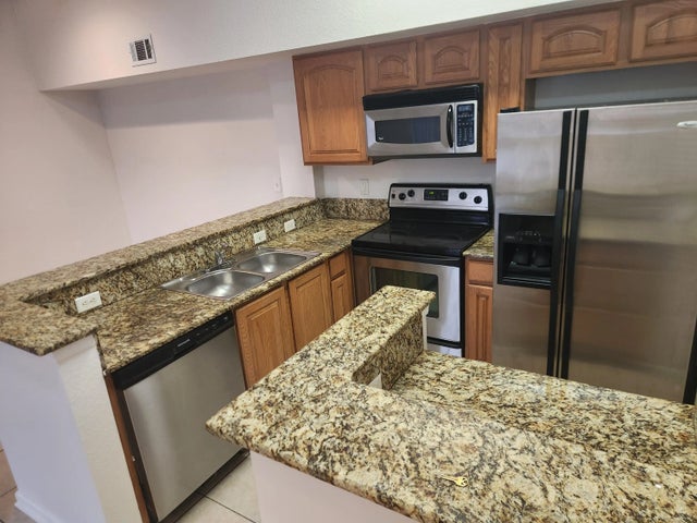 Photo of Listing #R11163537