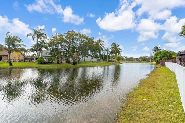 3 of 31 - 14734 Via Tivoli Court, Davie, FL