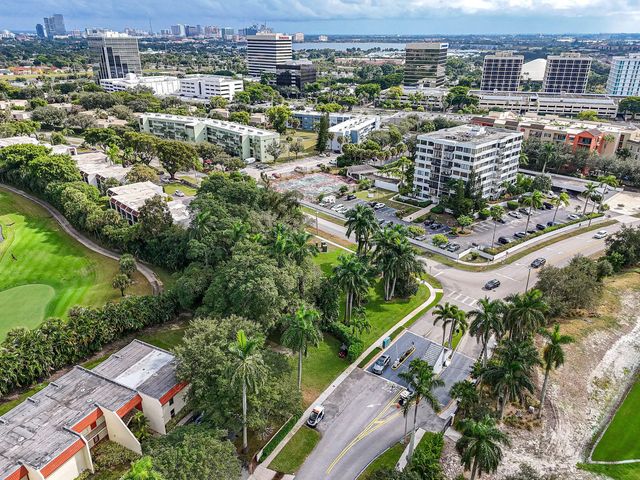 2 of 19 - 1617 Embassy Drive, West Palm Beach, FL