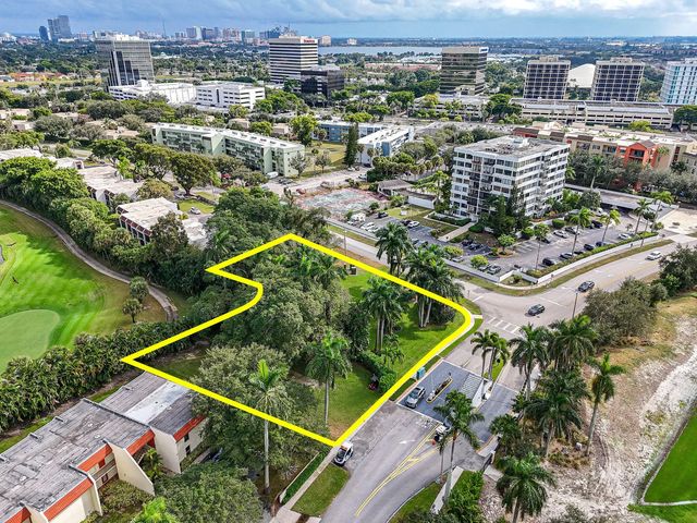 3 of 19 - 1617 Embassy Drive, West Palm Beach, FL