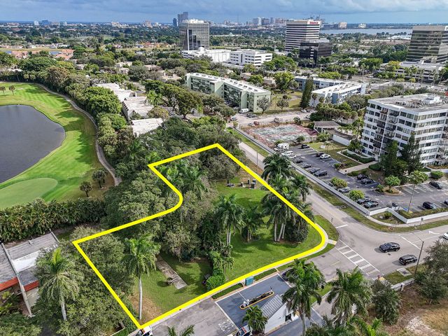 5 of 19 - 1617 Embassy Drive, West Palm Beach, FL
