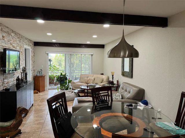 5 of 22 - 5500 Sw 77th Court #305, Miami, FL