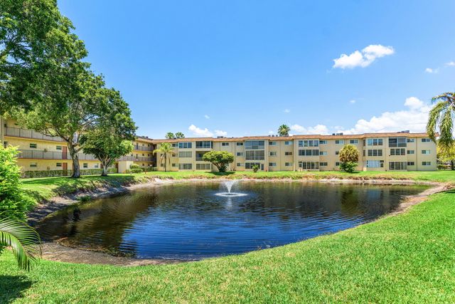 721 Lori Drive #208, Palm Springs