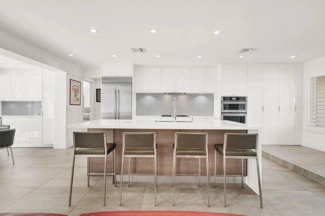 Photo of Listing #R11163640