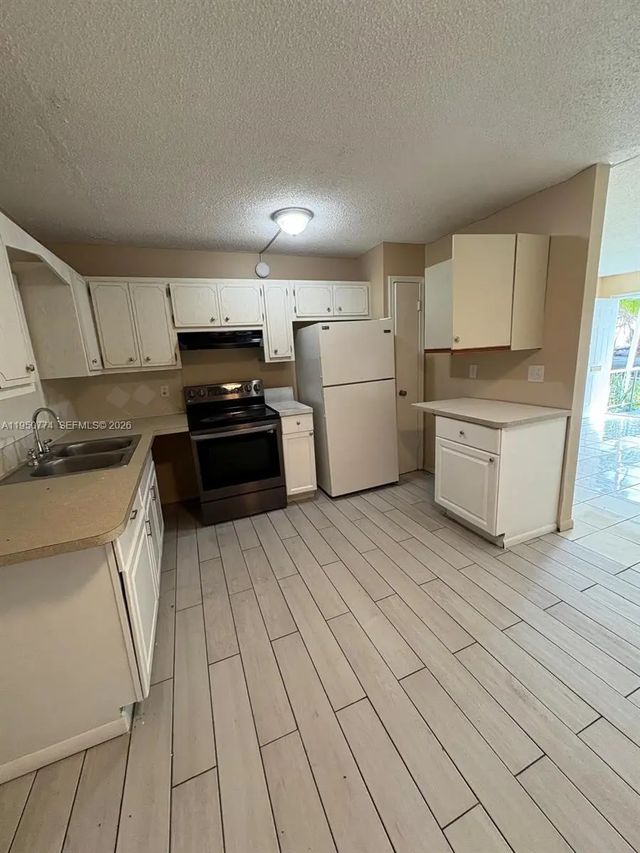 3 of 13 - 6311 Sw 8th Street, North Lauderdale, FL