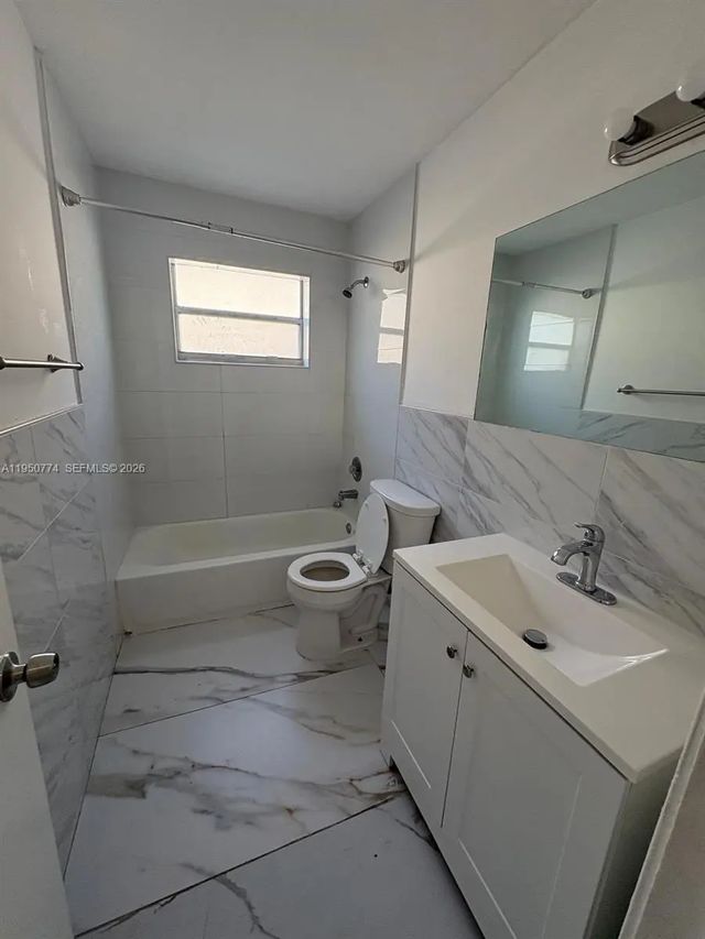 5 of 13 - 6311 Sw 8th Street, North Lauderdale, FL