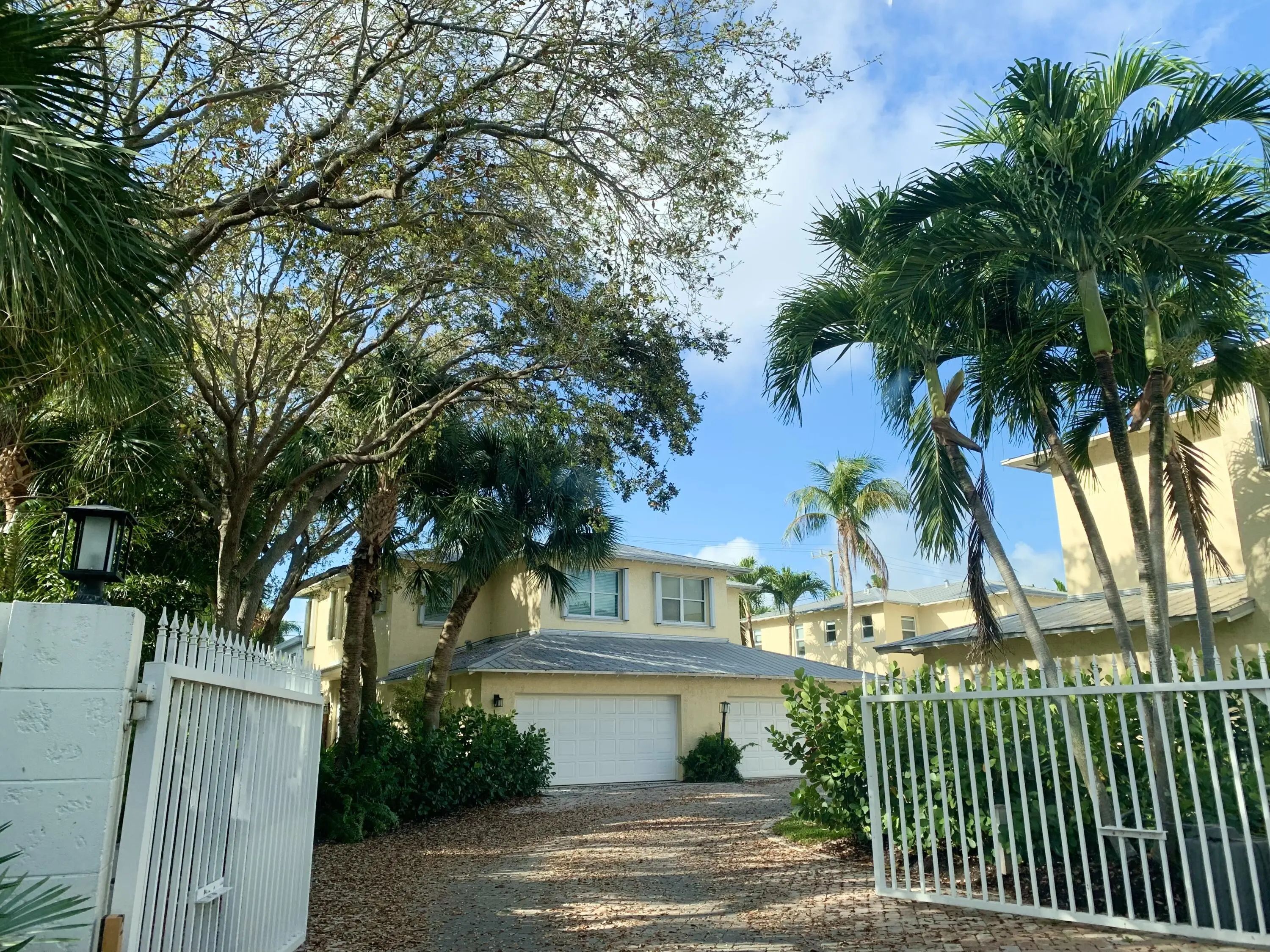 826 Se 4th Court, Deerfield Beach