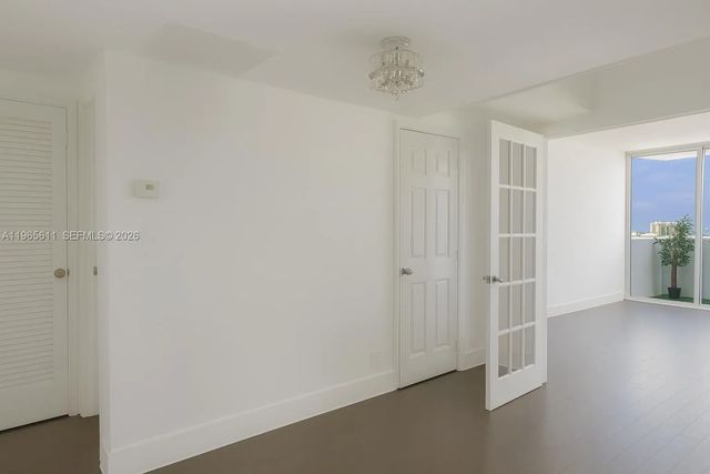 4 of 13 - 1200 West Avenue #1507, Miami Beach, FL