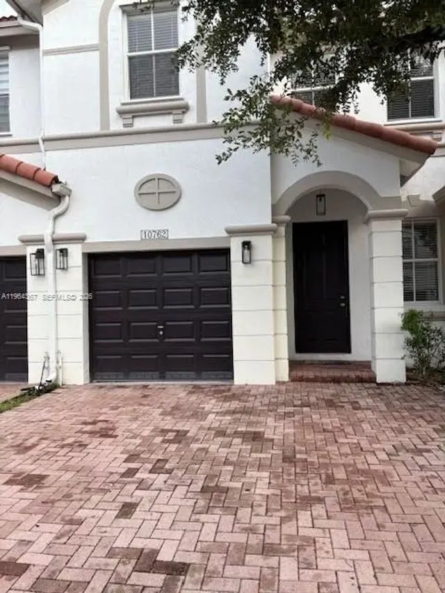 2 of 7 - 10762 Nw 80th Lane, Doral, FL