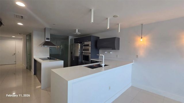 4 of 21 - 2950 Ne 188th Street #110, Aventura, FL