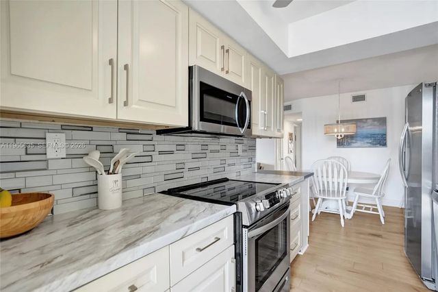 2 of 57 - 934 Se 9th Avenue #17, Pompano Beach, FL