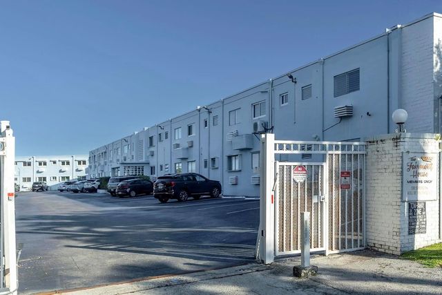3 of 29 - 2700 Ne 135th Street #31, North Miami, FL
