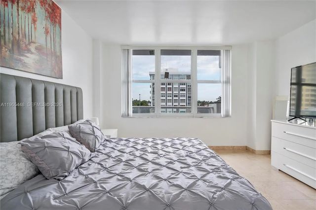 3 of 32 - 5601 Collins Avenue #423, Miami Beach, FL