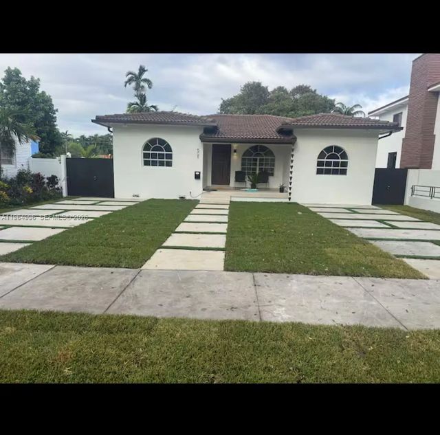 2 of 18 - 508 De Leon Drive, Miami Springs, FL