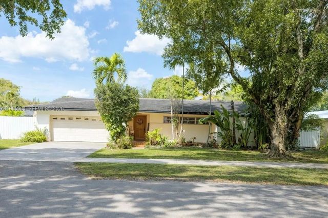 2 of 15 - 7355 Poinciana Court, Miami Lakes, FL