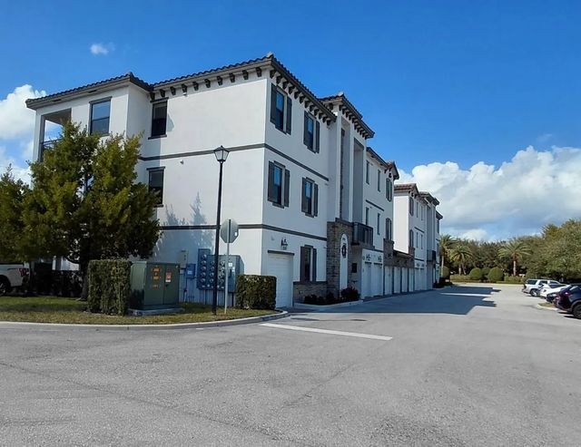 3 of 25 - 9052 Gulf Run Way #c6, Lake Worth, FL