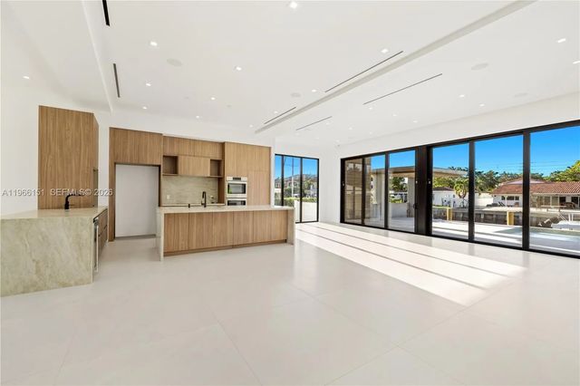 4 of 17 - 2050 S Hibiscus Drive, North Miami, FL