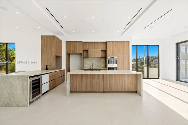 5 of 17 - 2050 S Hibiscus Drive, North Miami, FL