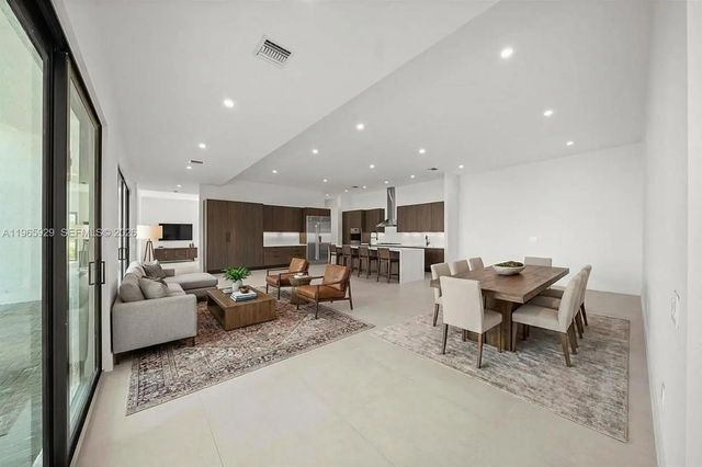3 of 100 - 5718 Ashwood Circle W, Hollywood, FL