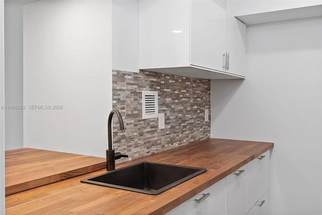 3 of 80 - 1200 West Avenue #521, Miami Beach, FL