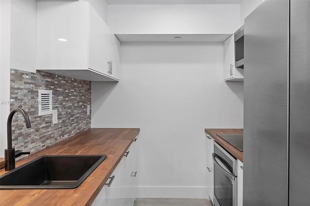 4 of 80 - 1200 West Avenue #521, Miami Beach, FL