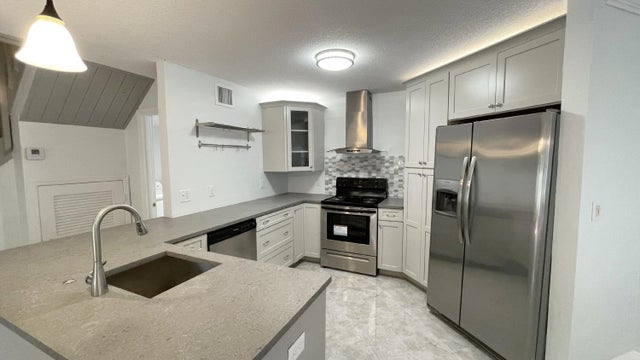 Photo of Listing #R11164121