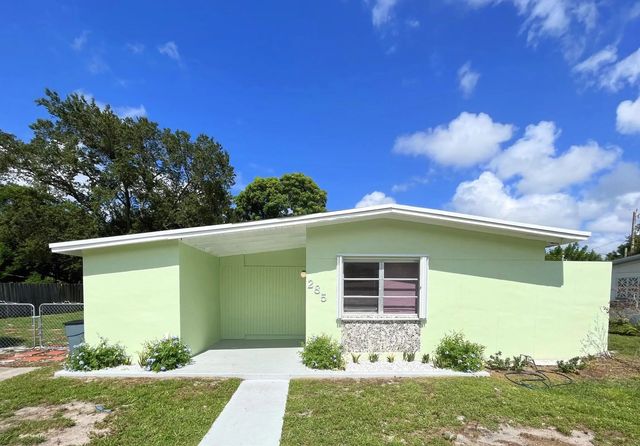 285 Se Abeto Lane, Port St. Lucie
