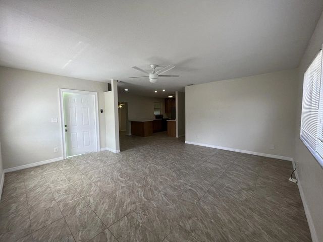 4 of 20 - 285 Se Abeto Lane, Port St. Lucie, FL