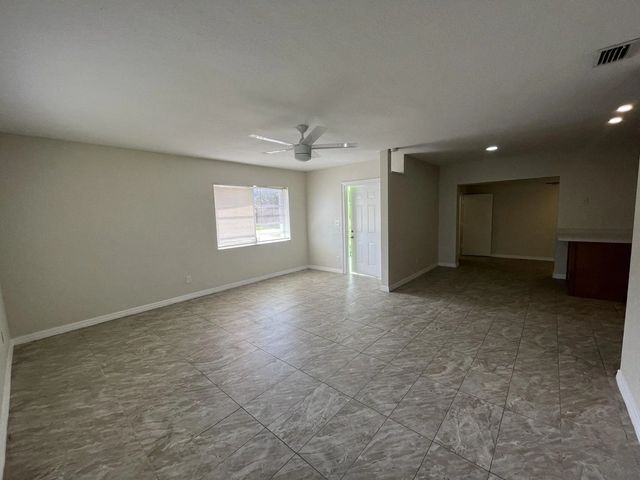 5 of 20 - 285 Se Abeto Lane, Port St. Lucie, FL
