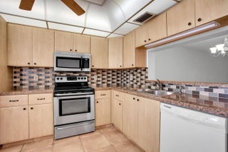 Photo of Listing #F10552161