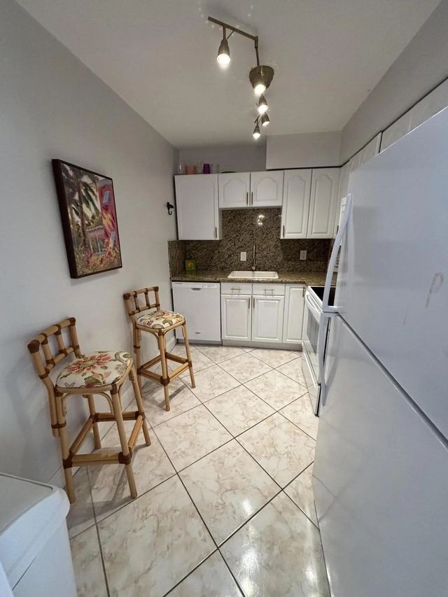 3 of 16 - 510 Prosperity Farms Road #8b, North Palm Beach, FL