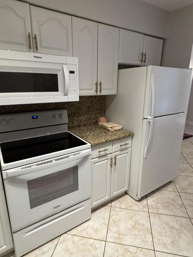 4 of 16 - 510 Prosperity Farms Road #8b, North Palm Beach, FL