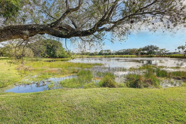 334 Brackenwood Circle, Palm Beach Gardens