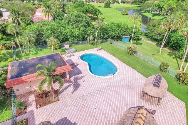 5 of 10 - 3231 Holiday Springs Boulevard #105, Margate, FL