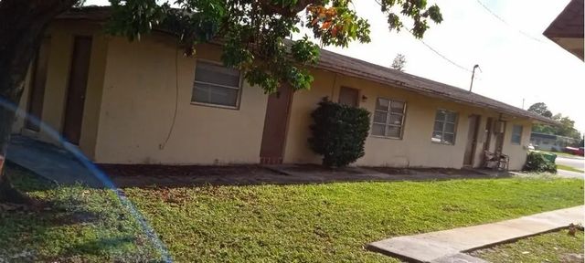 4 of 35 - 1856 Nw 52nd Avenue, Lauderhill, FL