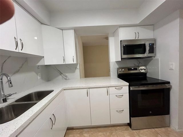 4 of 20 - 7625 Sw 10th Street, North Lauderdale, FL