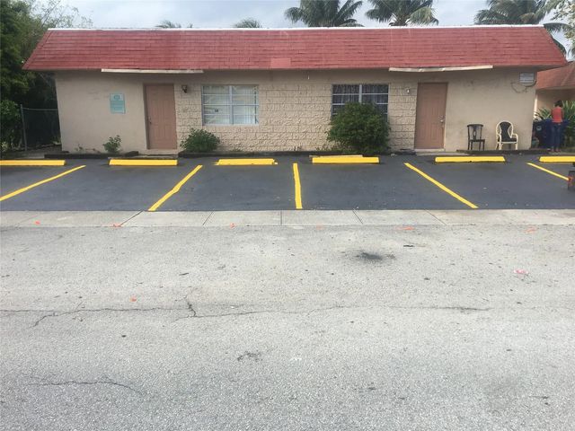 7961 Sw 10th Court, North Lauderdale