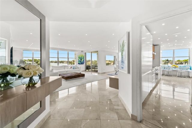 2 of 25 - 5640 Collins Avenue #4d, Miami Beach, FL