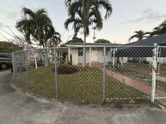 2 of 3 - 501 Se 1st Street, Hialeah, FL