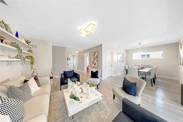 4 of 36 - 907 N Park Road, Hollywood, FL