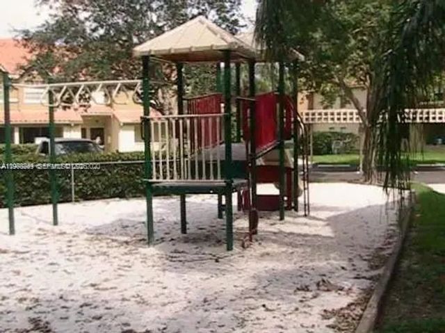 4 of 9 - 18328 Nw 68th Avenue #h, Hialeah, FL
