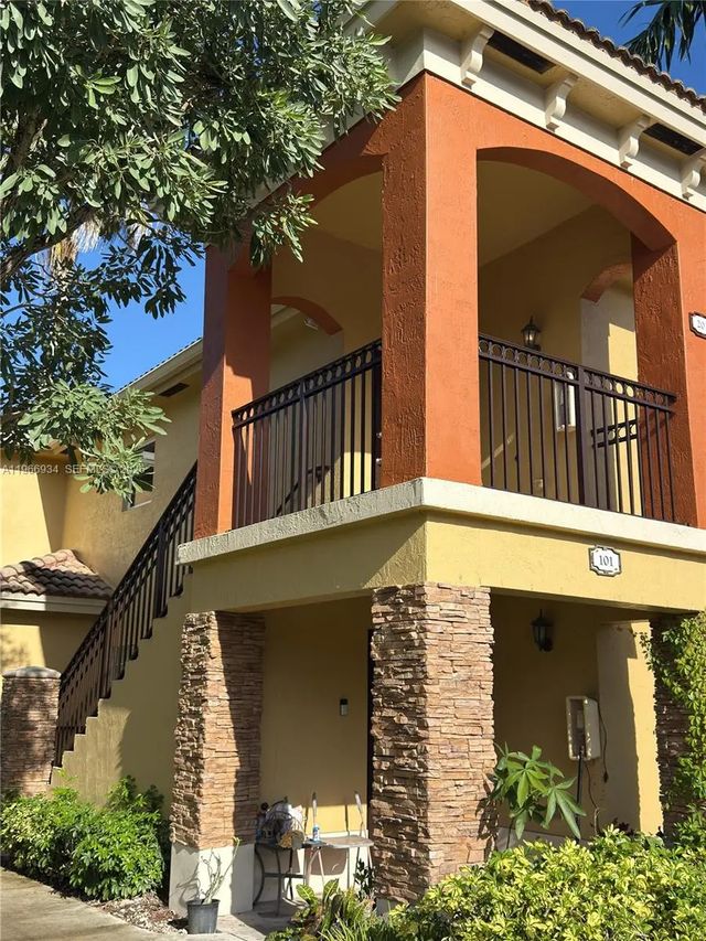 930 Ne 34th Avenue #201, Homestead