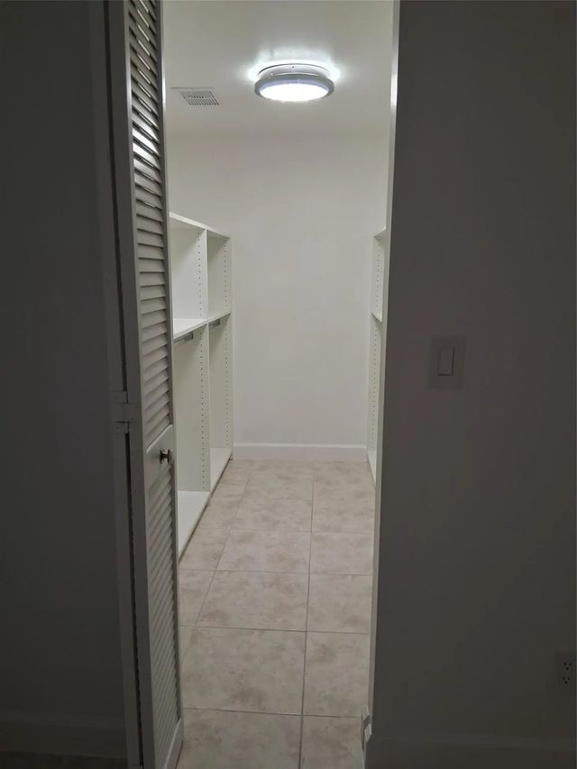 5 of 21 - 9800 Sunrise Lakes Boulevard #109, Sunrise, FL