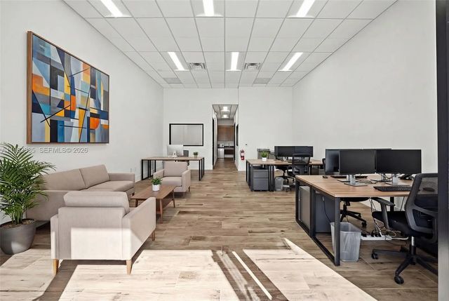 1930 N 30th Road #suite 8, Hollywood