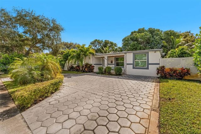 3 of 22 - 860 Ne 142nd Street, North Miami, FL