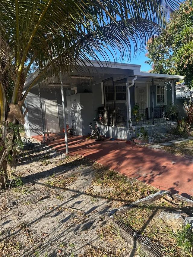 2 of 3 - 1005 Ne 145th Street, North Miami, FL
