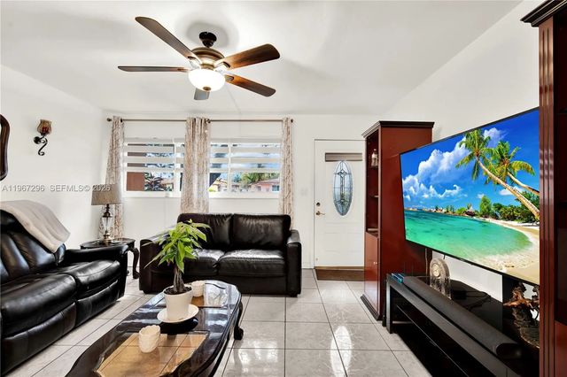 4 of 34 - 10881 Sw 6th Street #7, Sweetwater, FL
