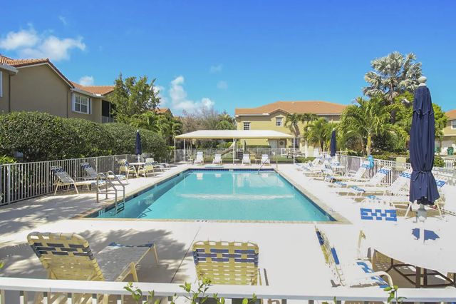 4 of 40 - 110 Lighthouse Circle #h, Tequesta, FL