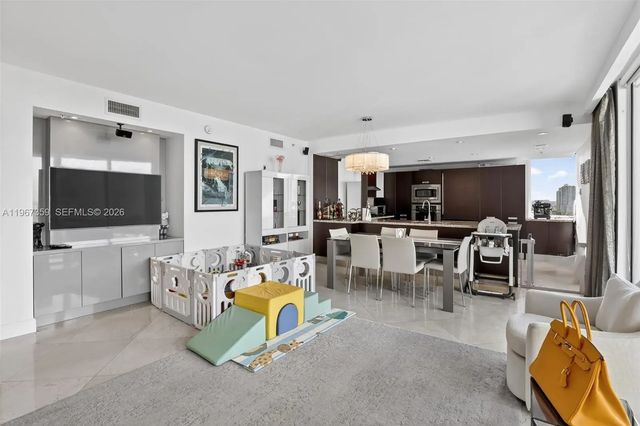 5 of 58 - 19400 Turnberry Way #1012, Aventura, FL