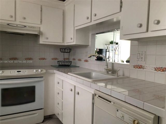 3 of 23 - 4806 Nw 36th Street #607, Lauderdale Lakes, FL